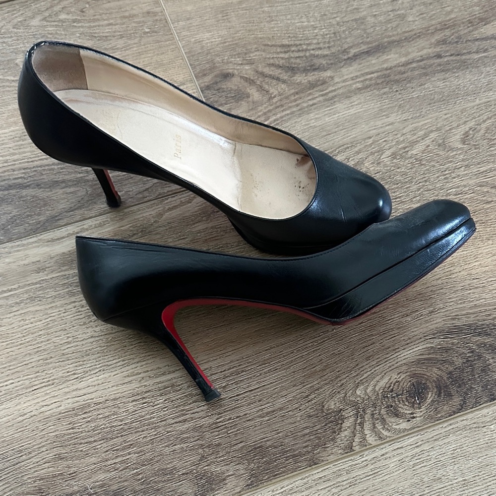 Louboutin Black Pumps